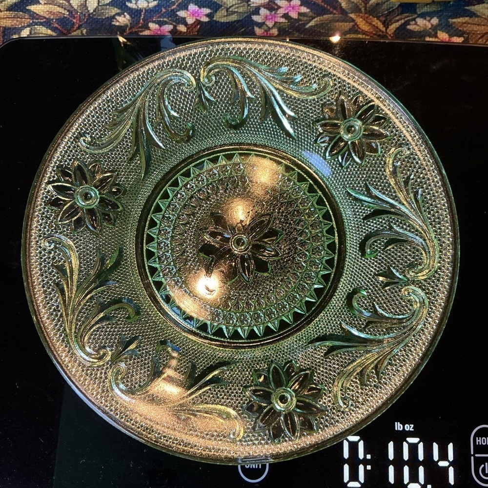 Vintage Uranium Tiara Glass Sandwich Chantilly Green 7.5" Salad Plate